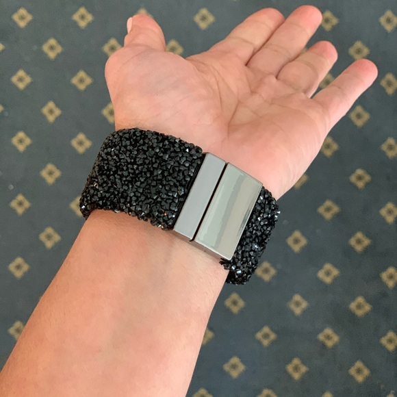 Black color Rhinestone Cluster Magnetic Bracelet - Picture 4 of 8